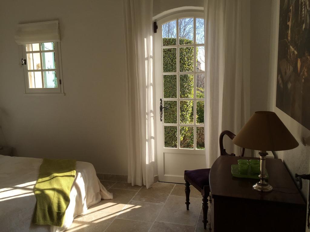 Le Mas Des Lauriers Paradou Room photo
